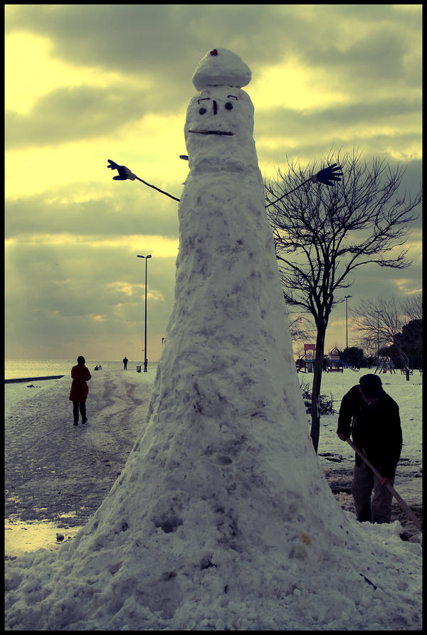 The Giant Snow Man by mizzzak