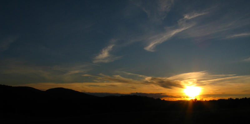 IMAGE: http://fc07.deviantart.com/fs32/i/2008/222/0/1/Sunset_I_by_thestig99.jpg